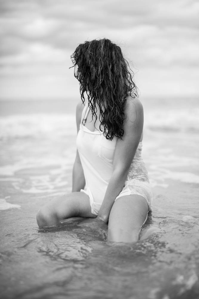 Elodie au bord de l'eau