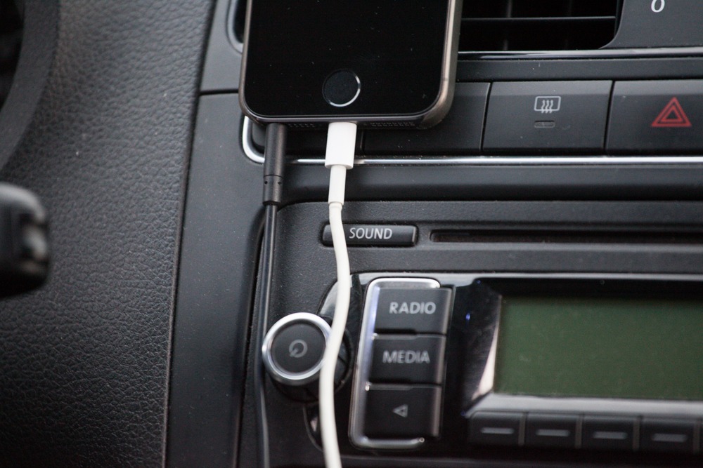 support-voiture-iphone5s-cables