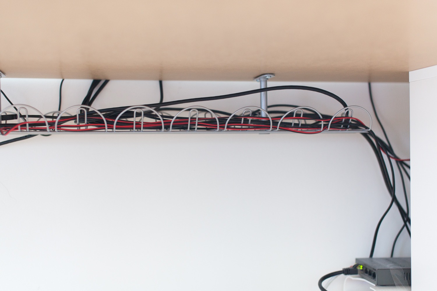 Comment faire un bon cable management pour son bureau ?