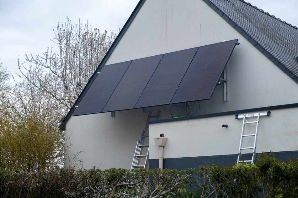[Image: panneau-solaire-installation-950x633.jpg]